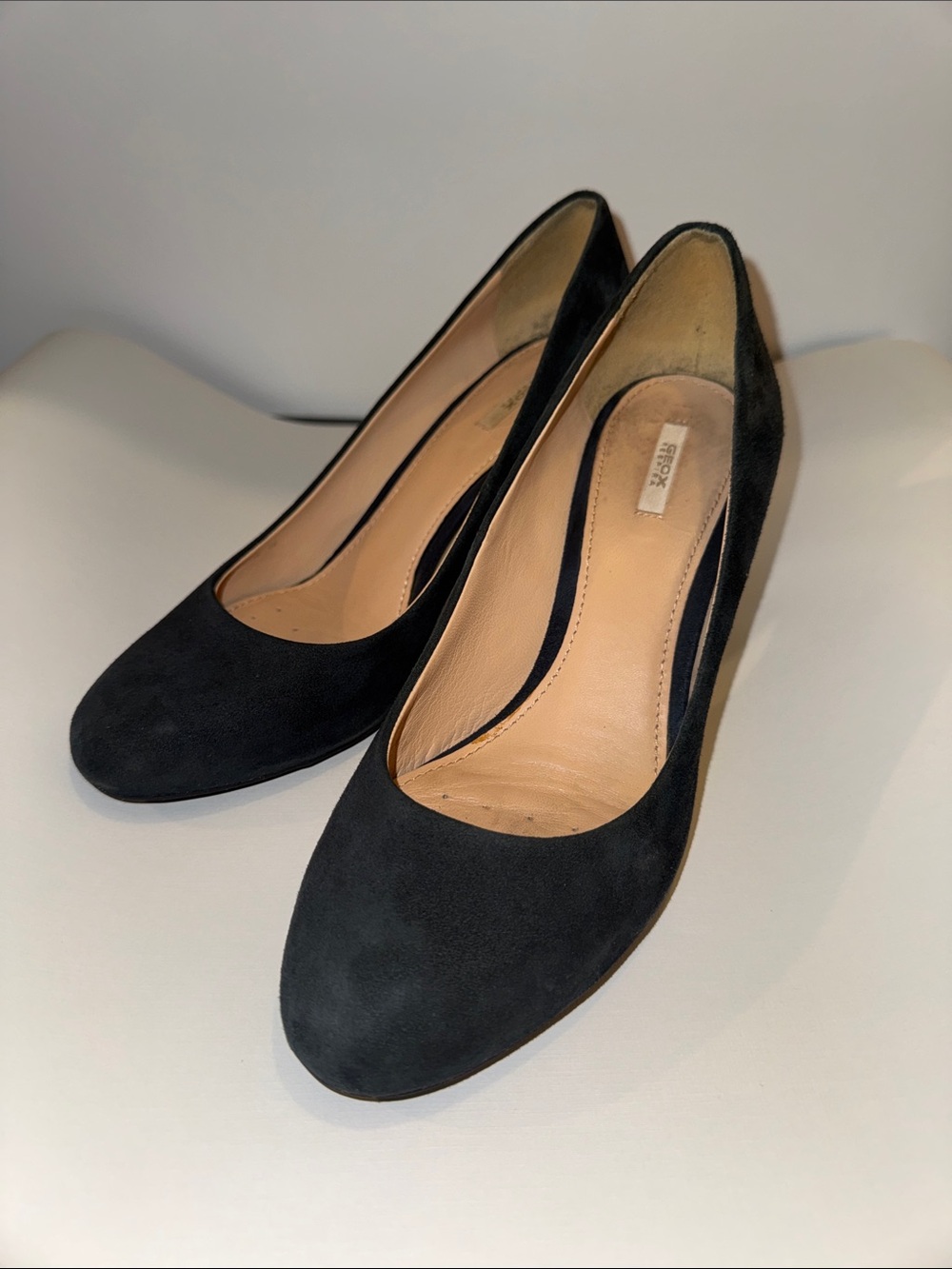 Geox Respira Womenโs Dark Navy Blue Suede Pumps Classic Heels